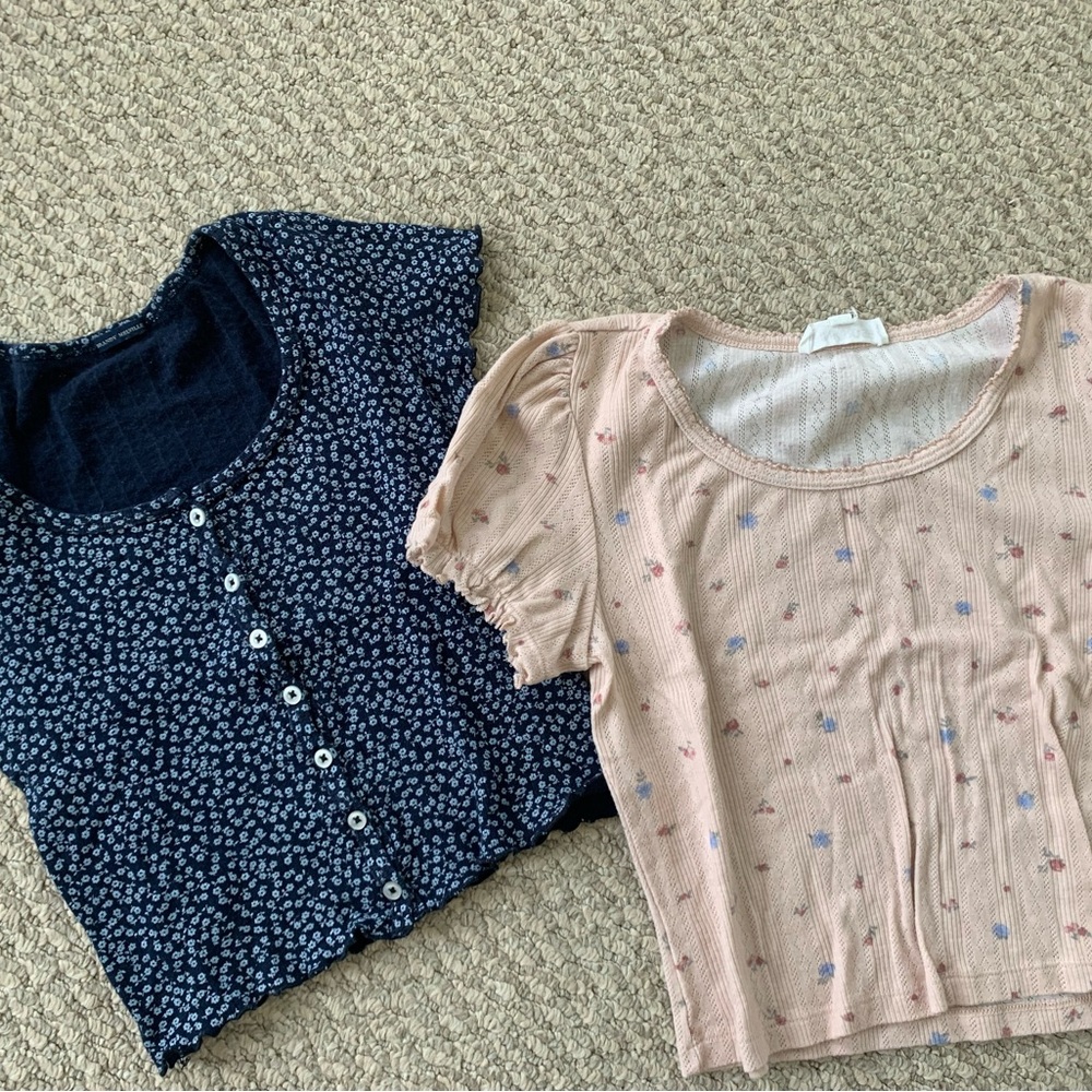 Brandy Melville Floral Zelly Short Sleeve Navy Top One Size S and extra Pink Top